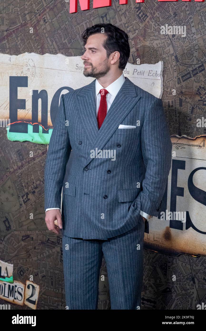 New York, Stati Uniti. 27th Ott 2022. Henry Cavill partecipa alla prima mondiale "Enola Holmes 2" di Netflix al Paris Theatre di New York. Credit: SOPA Images Limited/Alamy Live News Foto Stock