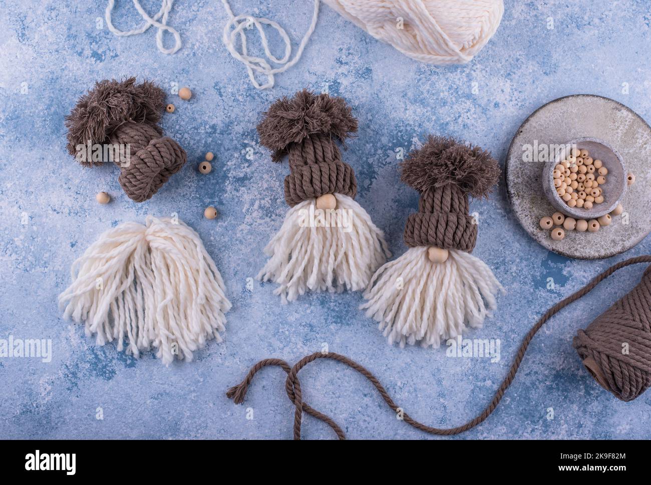 nisse scandinava fatta a mano. Artigianato di Natale Foto Stock