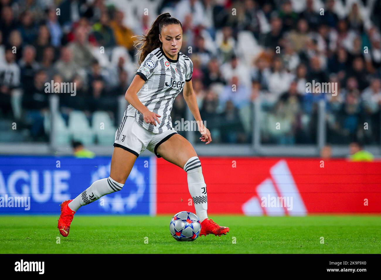 Torino, Italia. 27th Ott 2022. Lisa Boattin della Juventus Women FC in azione durante la partita di calcio UEFA Women's Champions League 2022/23 - Gruppo C tra Juventus FC e Olympique Lyonnais allo stadio Allianz. Punteggio finale; Juventus 1:1 Lione. (Foto di Fabrizio Carabelli/SOPA Images/Sipa USA) Credit: Sipa USA/Alamy Live News Foto Stock