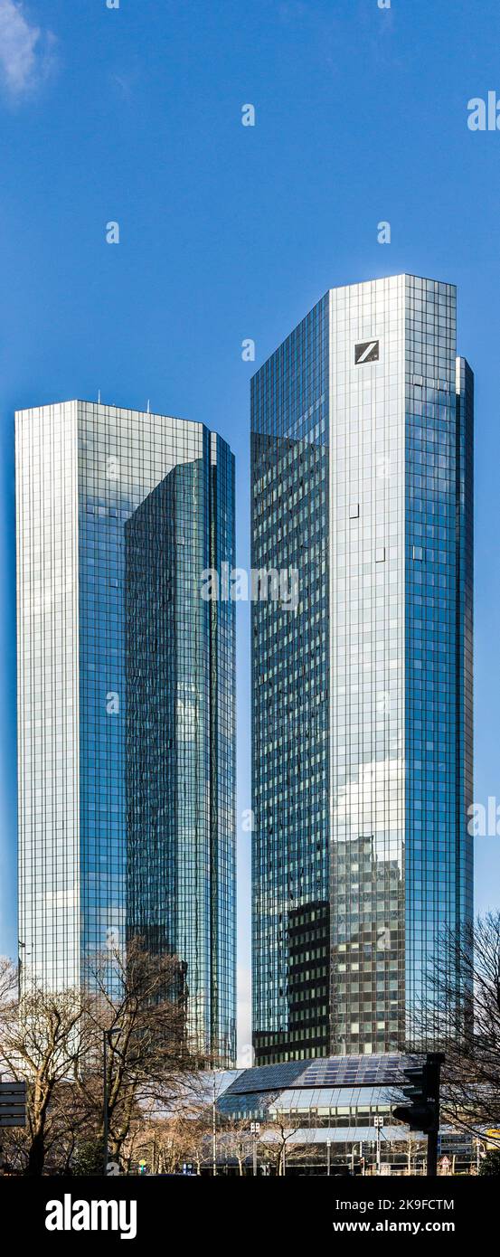 FRANCOFORTE, GERMANIA - 3 MARZO 2015: Deutsche Bank-Greentowers. Nel 2011 Deutsche Bank Towers ha ricevuto il Best Green Intelligent Buildings AW Foto Stock