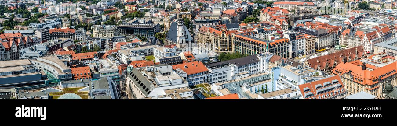 LIPSIA, GERMANIA - 4 AGO 2015: Vista panoramica di Lipsia Germania dalla nuova torre panoramica con 142,5 metri il più alto edificio di Lipsia. Foto Stock