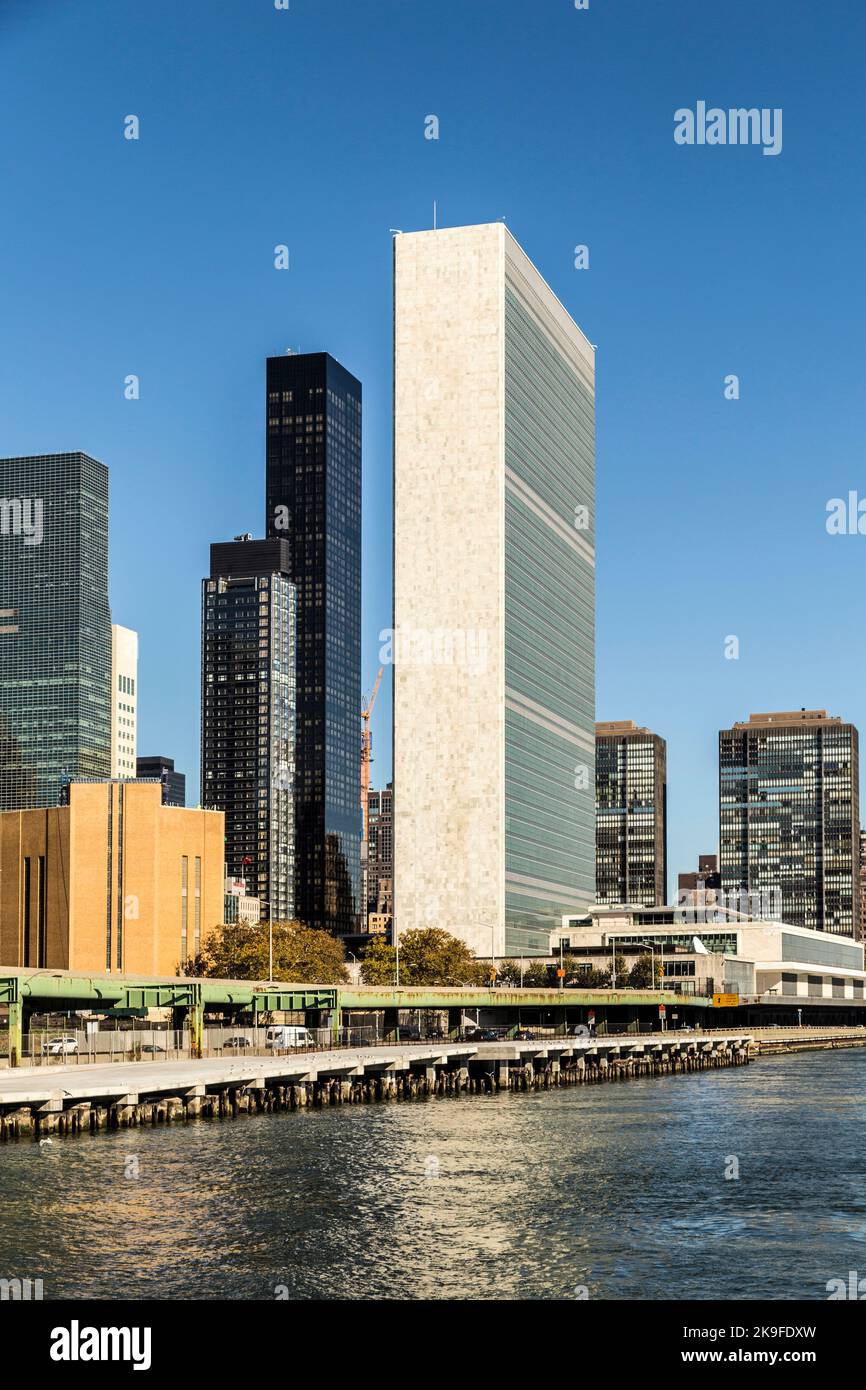 NEW YORK, USA - Oct 23, 2015: L'edificio delle Nazioni Unite a Manhattan è la sede ufficiale dell'ONU dal 1952 a New York, NY. Foto Stock