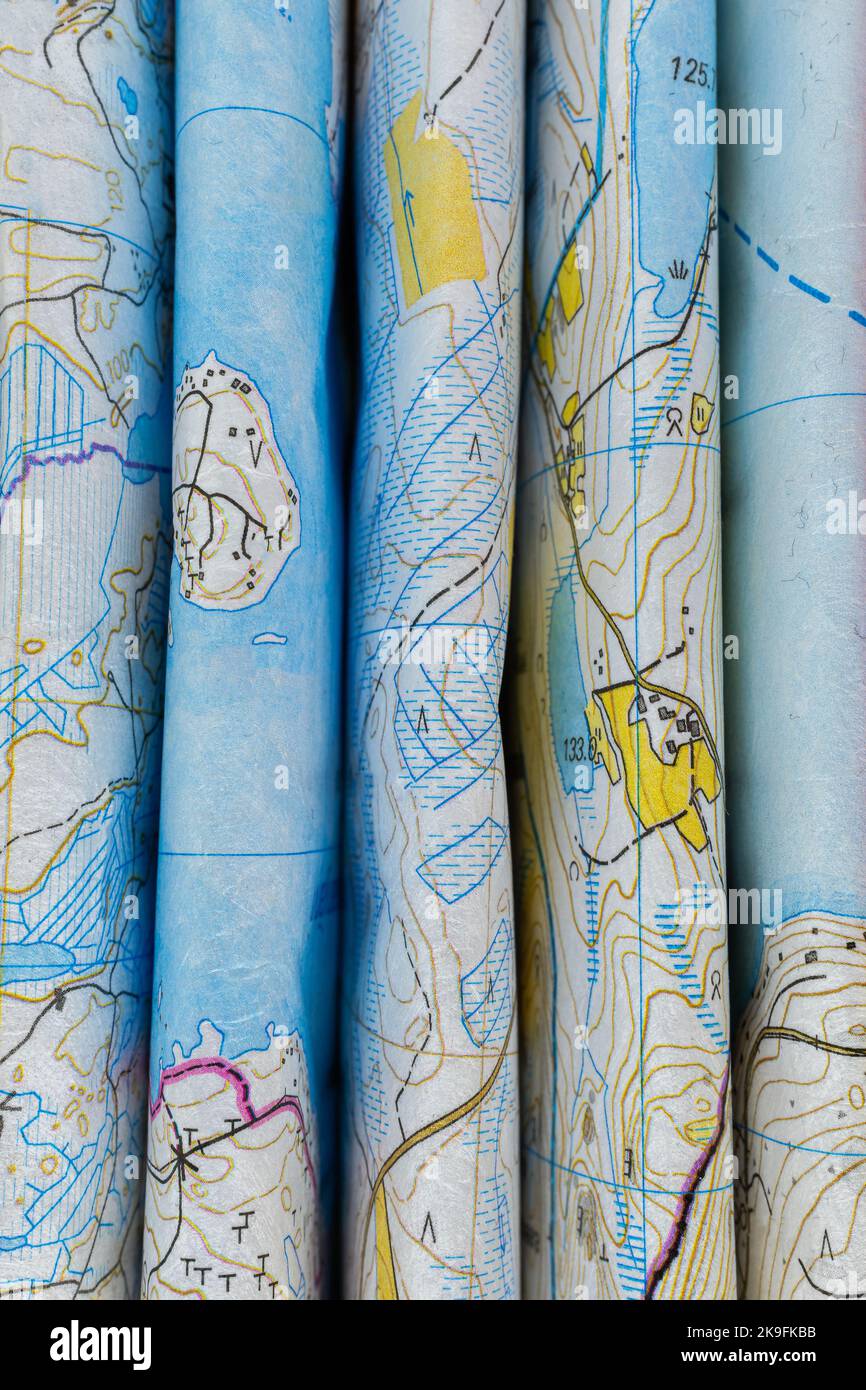 Gruppo di mappe topografiche affiancate in primo piano Foto Stock
