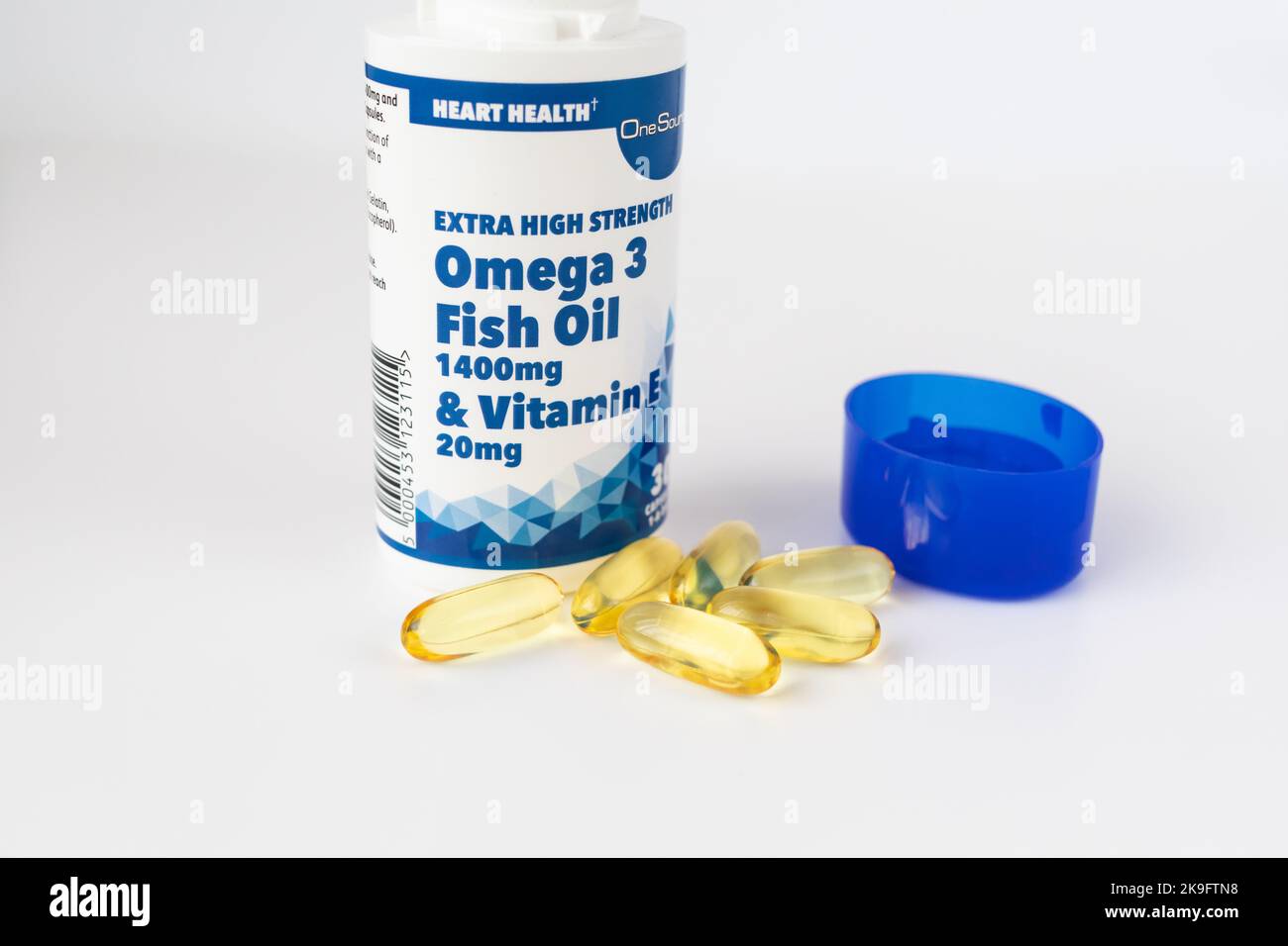 Bottiglia di Omega 3 capsule di olio di pesce Foto Stock