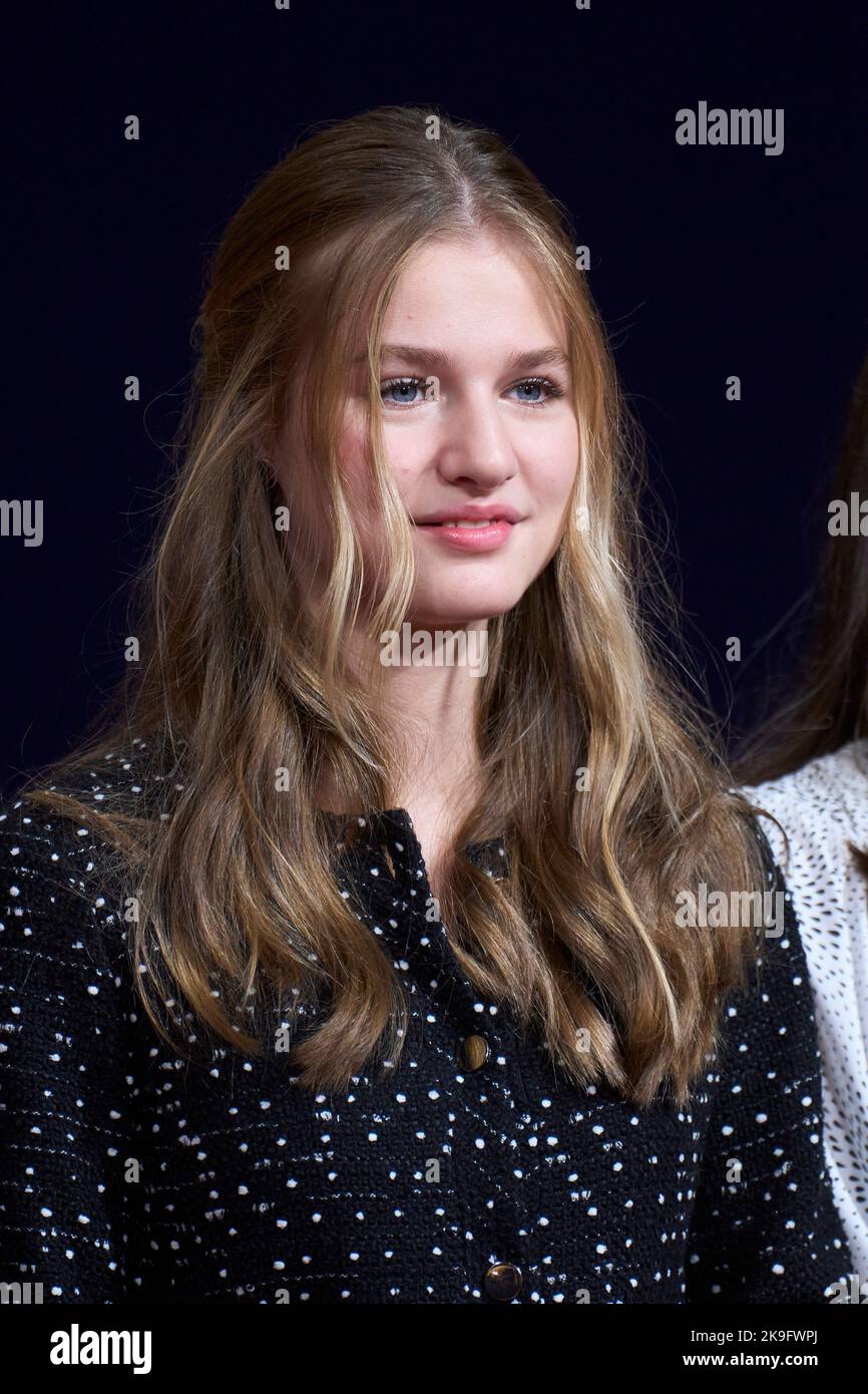 Oviedo. Spagna. 20221028, la principessa ereditaria Leonor partecipa al pubblico con i vincitori dei premi della principessa delle Asturie durante il Princess of Asturias Awards 2022 presso l'hotel Reconquista il 28 ottobre 2022 a Oviedo, Spagna Credit: MPG/Alamy Live News Foto Stock