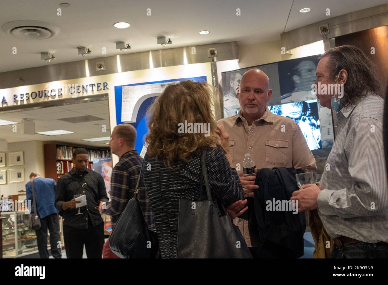 Washington, Stati Uniti d'America. 27th Ott 2022. Steve Schmidt, co-fondatore del Lincoln Project, parla con gli ospiti durante la proiezione DC delle docuseries di Showtime "THE LINCOLN PROJECT" presso il Navy Memorial di Washington, DC, il 27th ottobre 2022. (Foto di Kris Connor/Sipa USA) Credit: Sipa USA/Alamy Live News Foto Stock
