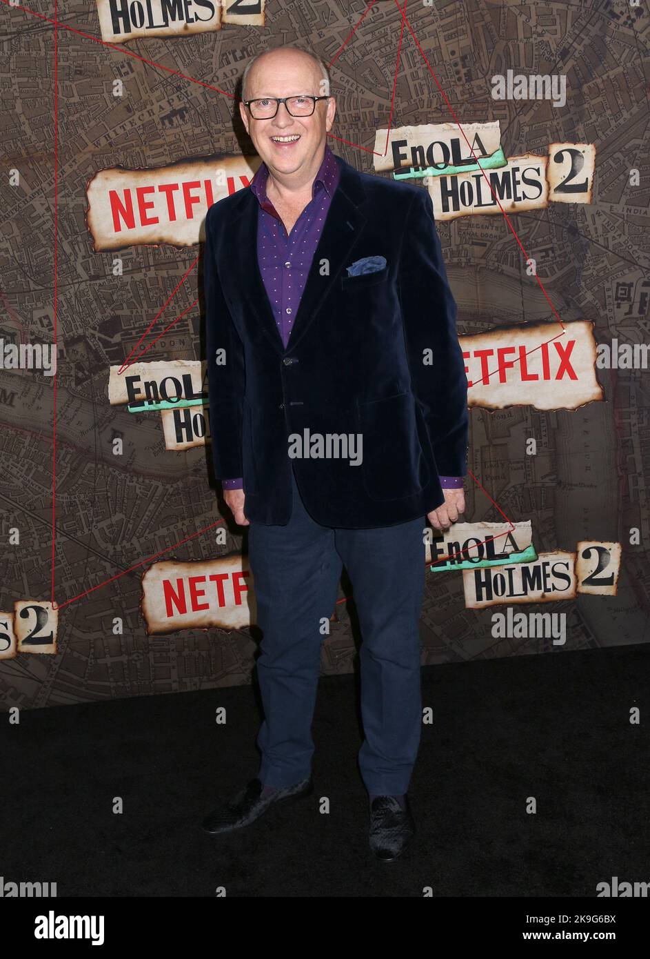 New York, Stati Uniti. 27th Ott 2022. Harry Bradbeer partecipa alla prima mondiale 'Enola Holmes 2' tenutasi al Teatro di Parigi il 27 ottobre 2022 a New York City, NY ©Steven Bergman/AFF-USA.COM Credit: AFF/Alamy Live News Foto Stock