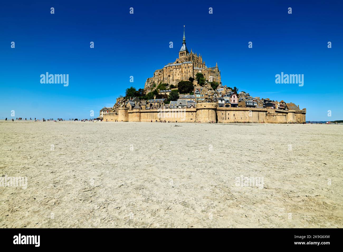 Mont Saint Michel Normandia Francia con bassa marea Foto Stock