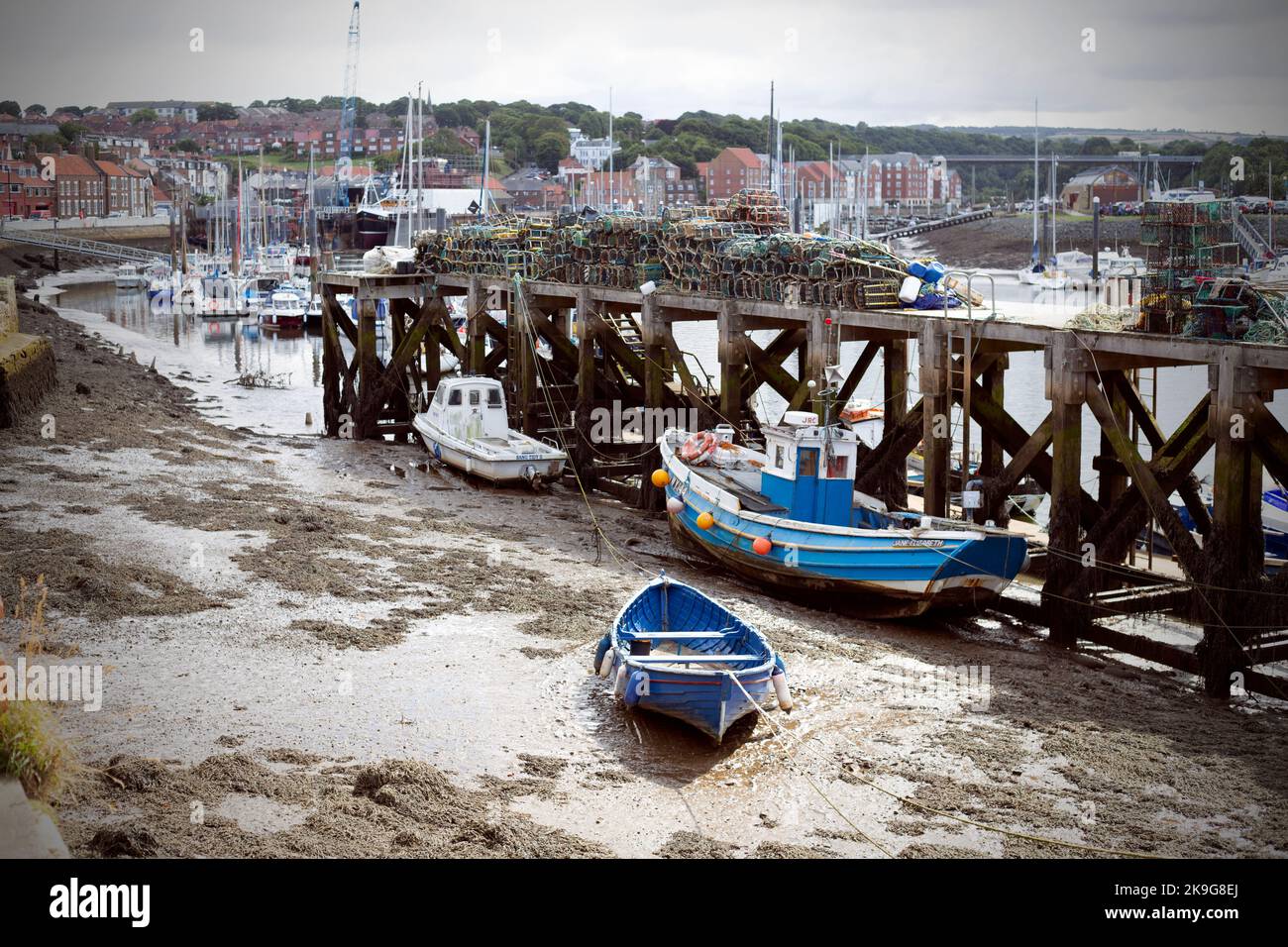 Whitby, città balneare dello Yorkshire settentrionale, nel nord dell'Inghilterra, ha sofferto con un gran numero di pescatori locali e la comunità Foto Stock