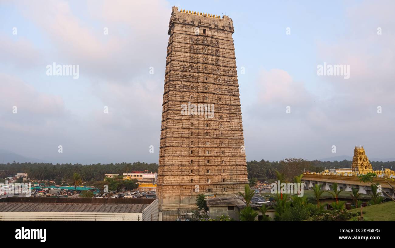 Il Gopuram più alto degli Indiani di 108 piedi del Tempio di Shri Murudeshwar, Uttara Kannada, Karnataka, Indi Foto Stock