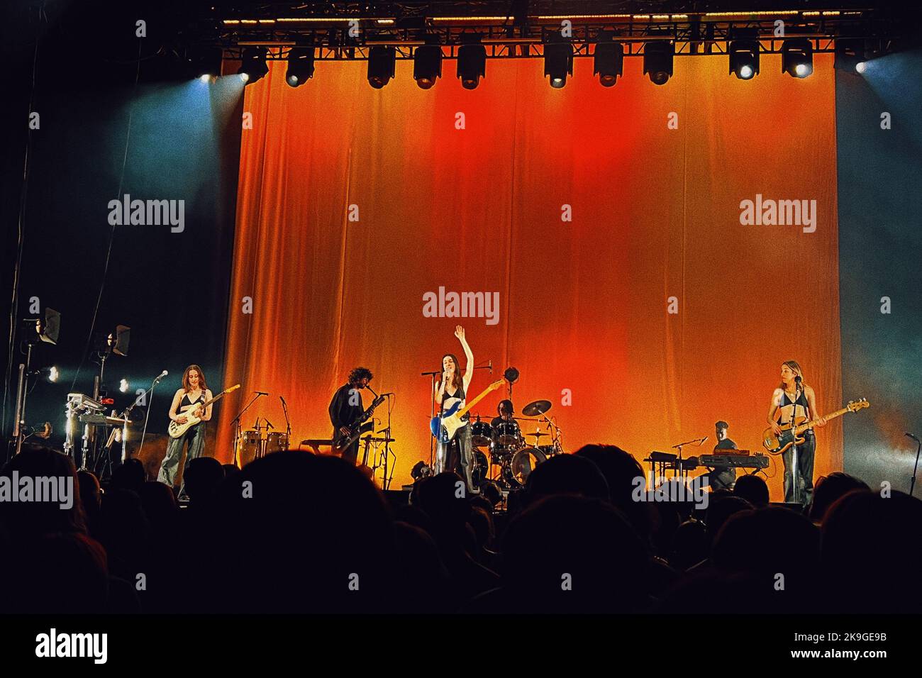 Una band rock che si esibisce su un palco a Seattle Foto Stock