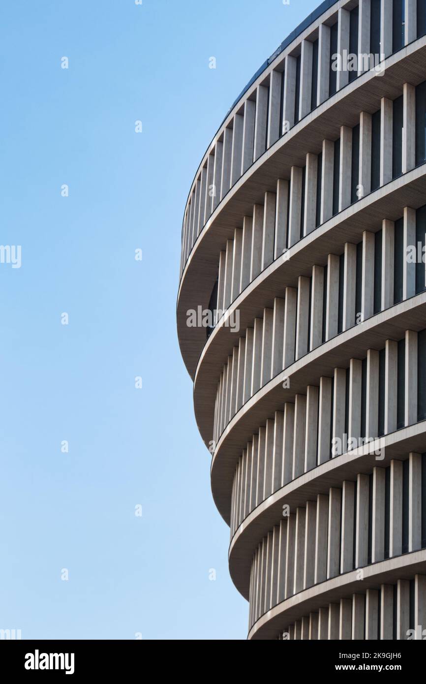 Stoccolma, Svezia - Settembre 2022: Facciata dettaglio del nuovo centro di innovazione per la salute e la vita di Forskaren progettato da 3XN Architetti Foto Stock