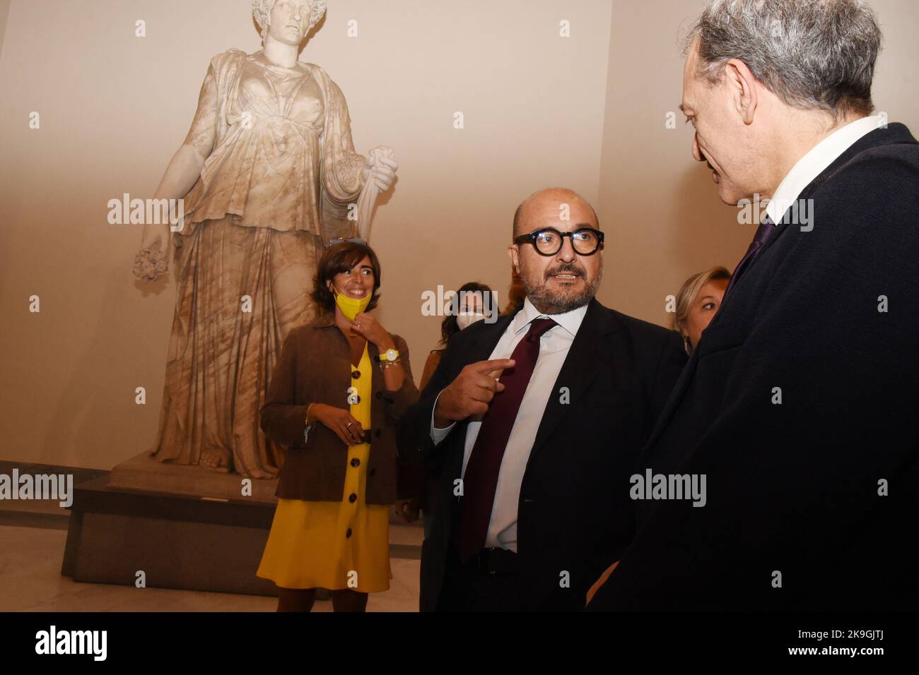 Gennaro Sangiuliano, nuovo Ministro della Cultura italiano in visita al Musio Archeologico di Napoli Foto Stock