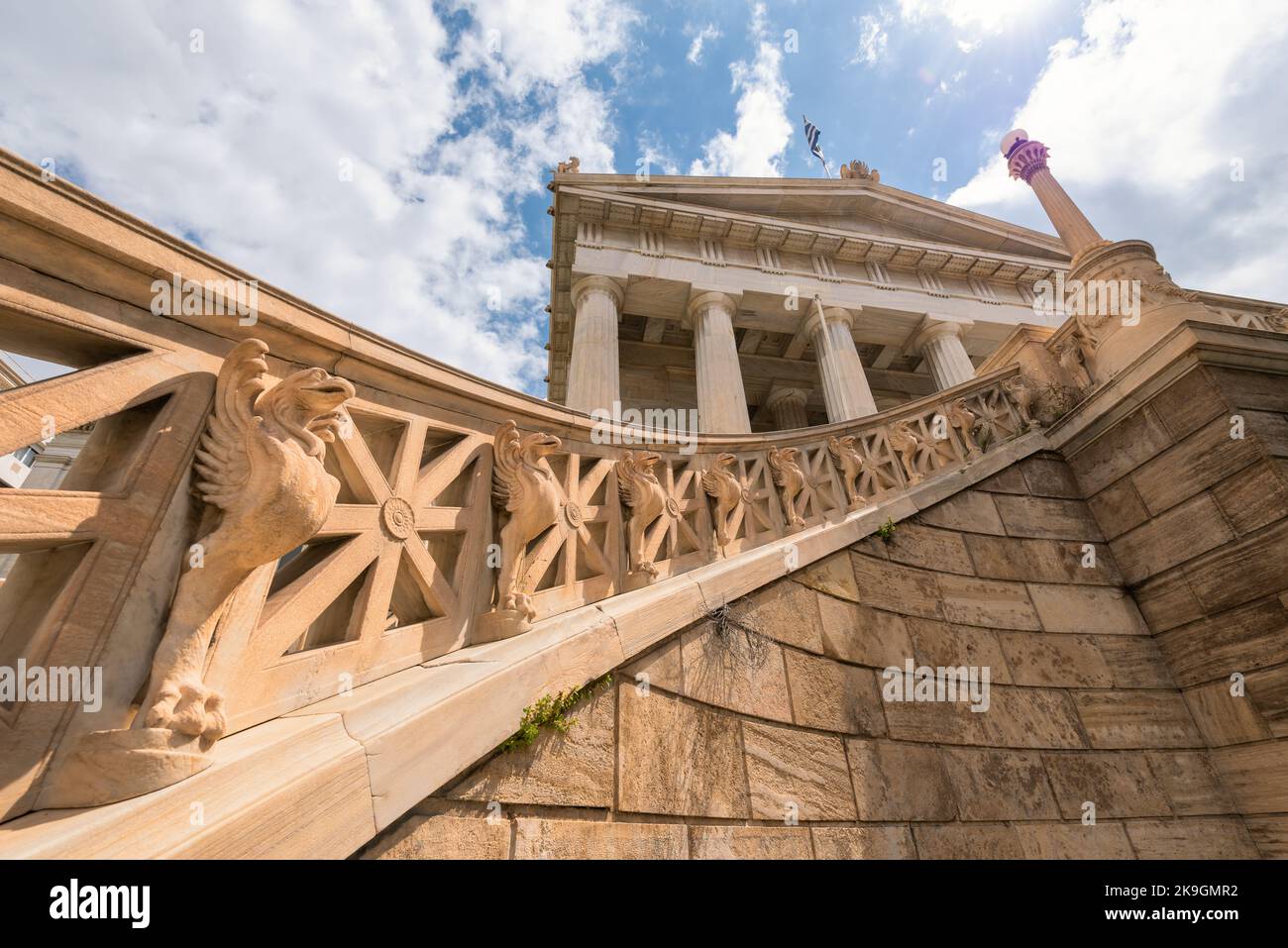 Una vista estetica della Biblioteca Nazionale di Athenes - Vallianeio Megaron, Greece.Perfect come sfondo. Foto Stock