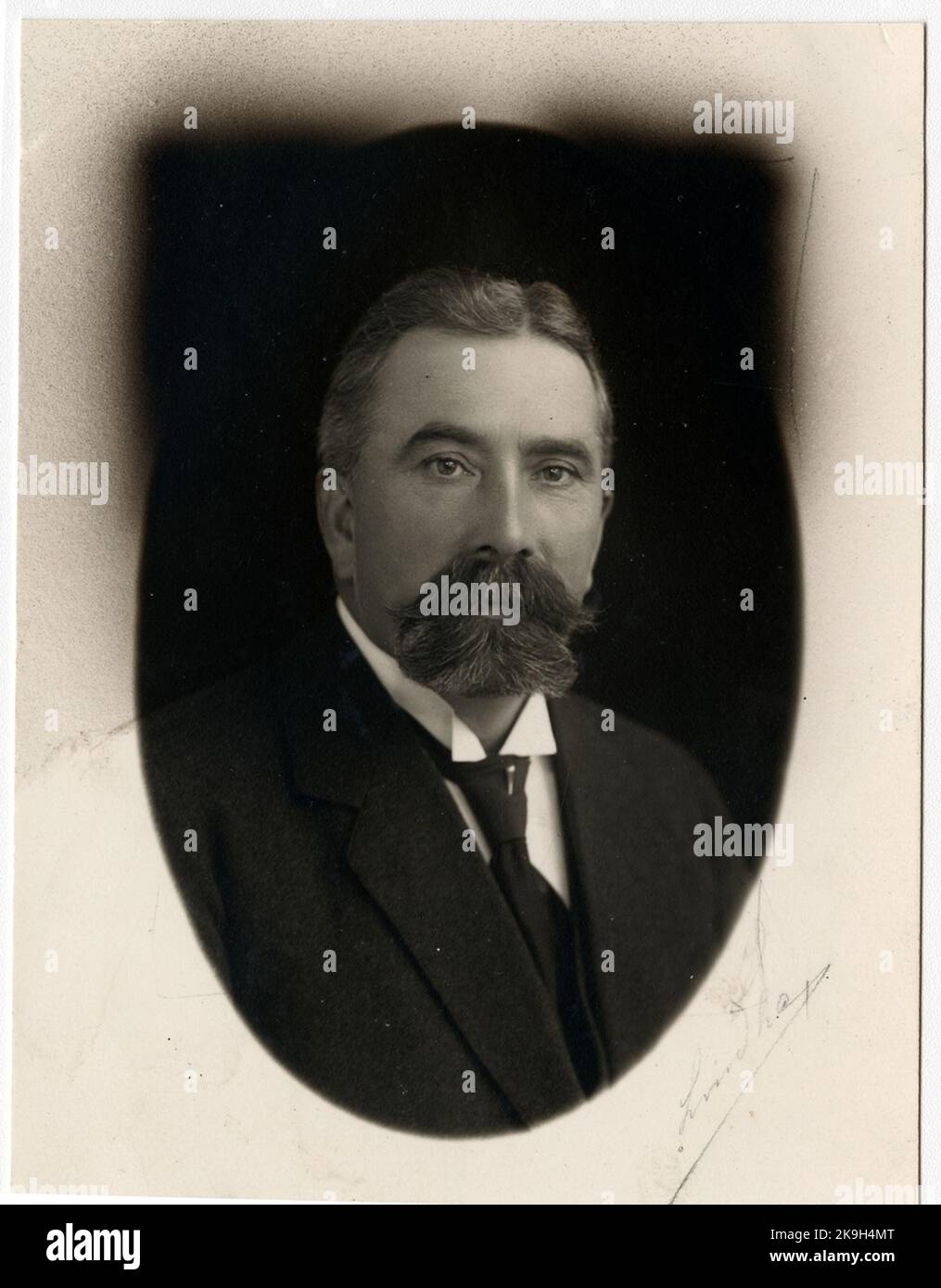 Autista locale Gustaf Segersäll e membro del consiglio di amministrazione della ferrovia Lidköping-Håkantorps, HLJ. Foto Stock