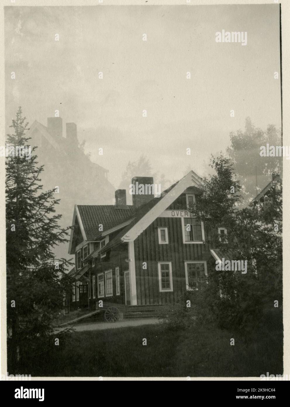 Stazione di Övertorneå. State Railways, SJ. Gli alberi che vediamo nella foto sono Abies sibirica, Pinus Cembra, Balsam pioppo, Cornus Alba e Syringa Josikaea. Foto Stock