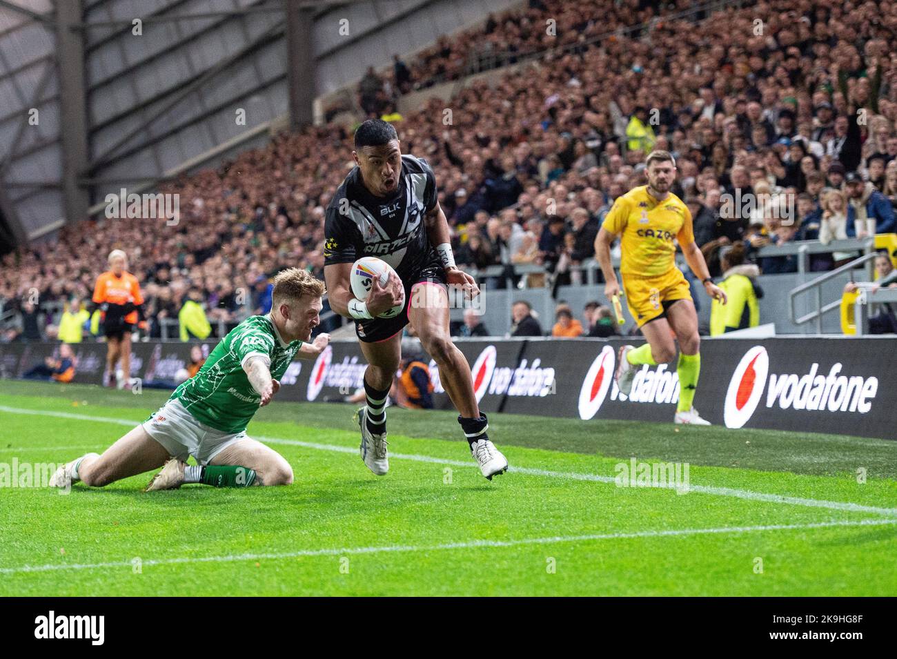 Leeds, Regno Unito. 28th ottobre 2022 - Coppa del mondo di rugby Nuova Zelanda vs Irlanda all'Headingley Stadium di Leeds, UK - Ronaldo Mulitalo della Nuova Zelanda segna una prova. Credit: Dean Williams/Alamy Live News Foto Stock