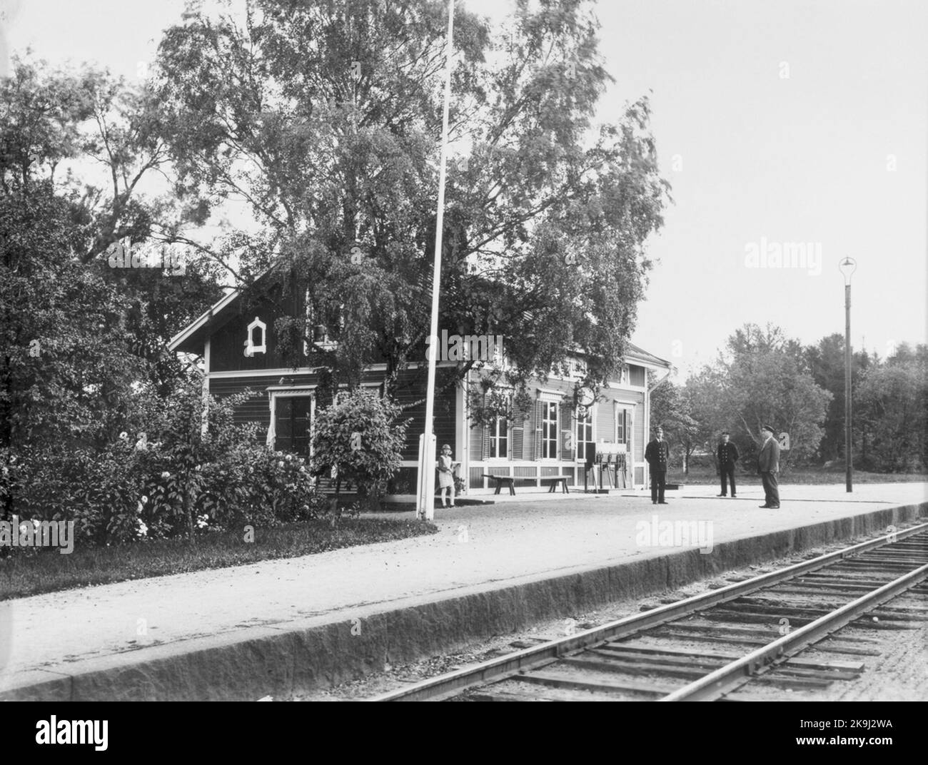Fin dalla creazione, la casa stazione non ha subito alcuna ricostruzione o cambiamento di rilievo. Stationshus dal 1875, bordo rivestito 1887. Caricatore merci costruito nel 1882, alloggiamento di servizio 1893. Il traffico di persone è stato chiuso 1966-05-21. Soggiorno di ritorno per i treni di viaggio dal 1995-11-20. La riinaugurazione si è svolta tra il 1995 e il 11-19 Foto Stock