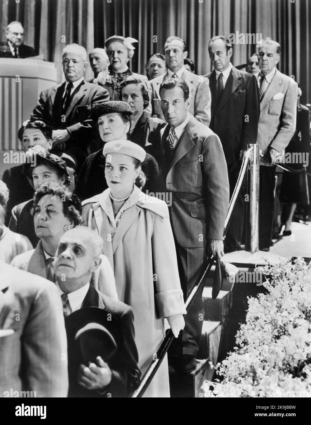 Jose Ferrer (centro), on-set of the Film, 'The Great Man', Universal Pictures, 1956 Foto Stock