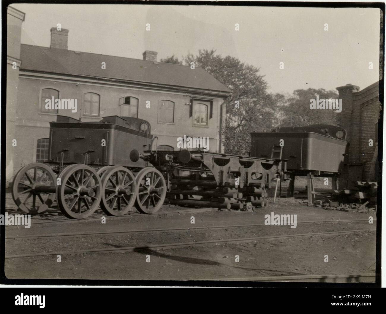 Kalmar. Assi ruota, telai per tendine a tre assi e due cestelli teneri all'esterno della locomotiva. Foto Stock