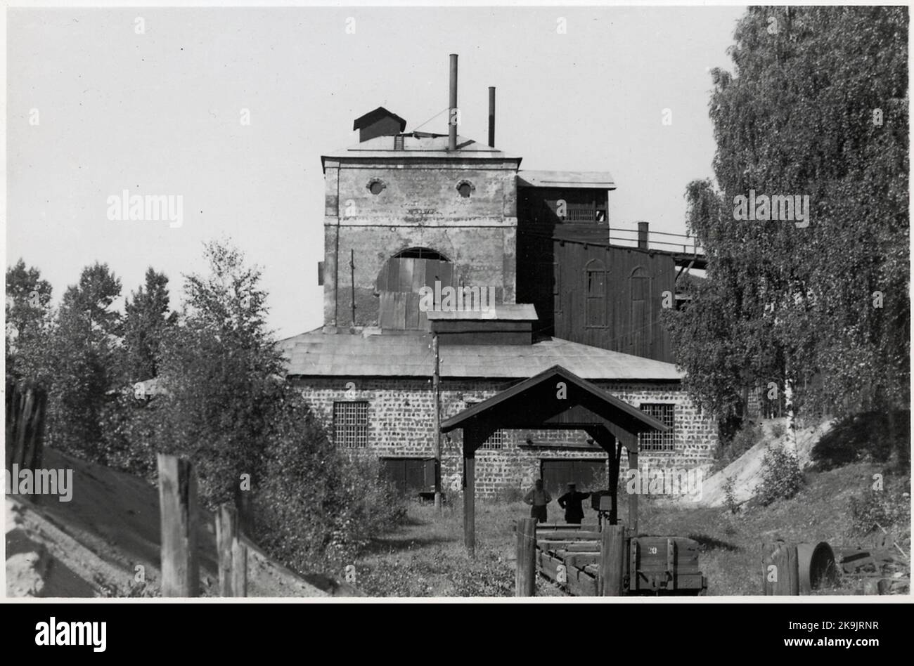 L'altoforno in primo piano un'onda di carro e uno dei carri merci del Ågsbanan. Vintjärns - Åg - Ferrovia Hinsens, carro merci Våghj 20. Foto Stock