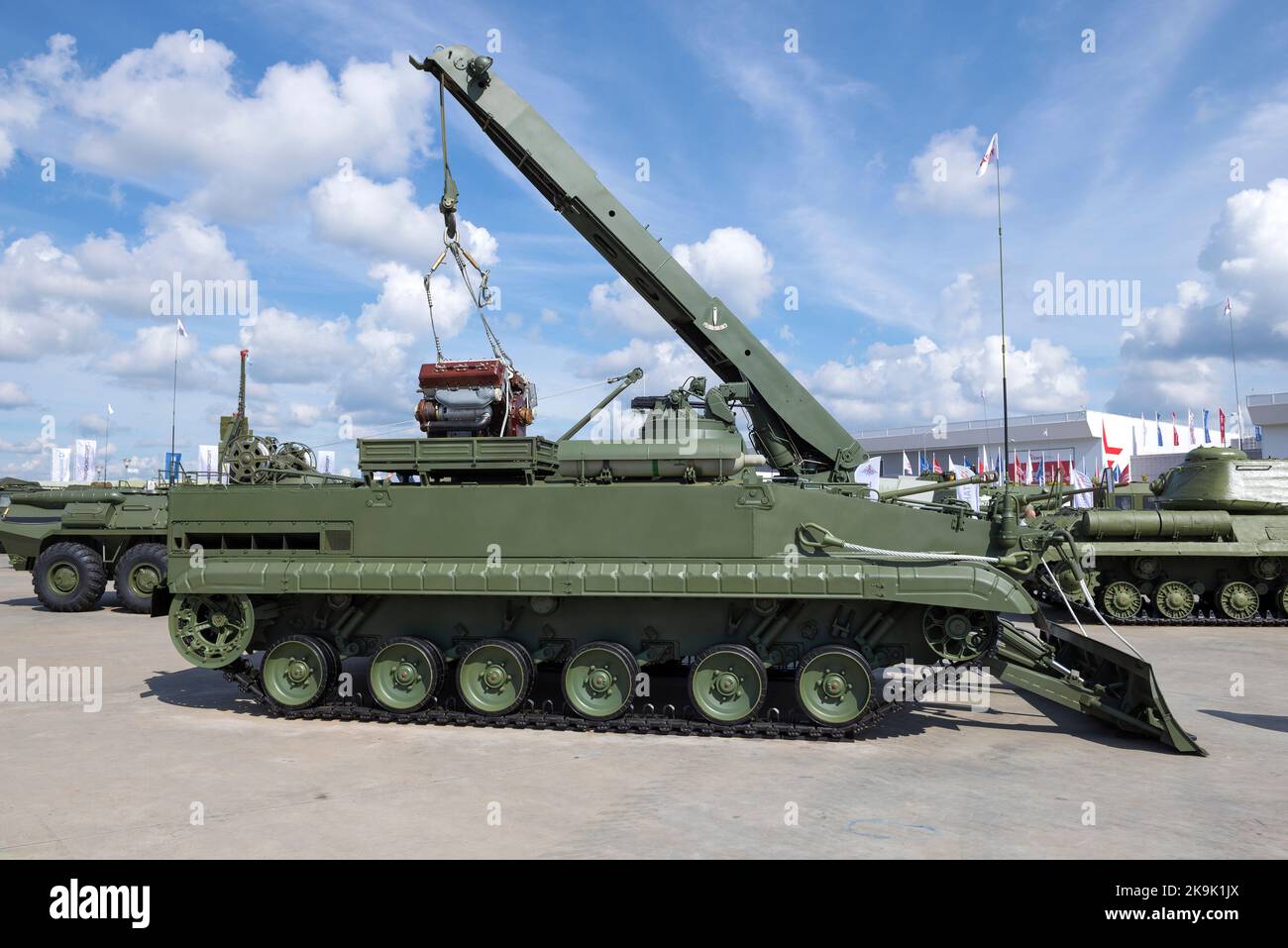 REGIONE DI MOSCA, RUSSIA - 25 AGOSTO 2020: BREM-L 'Beglyanka' veicolo di riparazione e recupero di classe leggera sul forum tecnico-militare internazionale ' Foto Stock