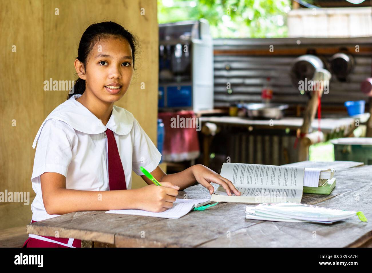 Un indigente studente filippino di Batangas, Filippine Foto Stock