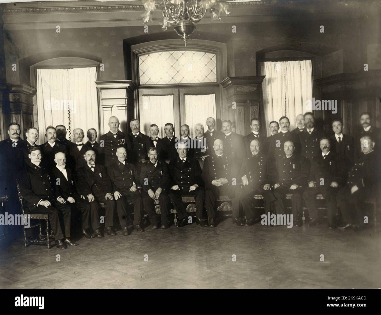 L'assegnazione medica del III distretto 1916,1. Stfm. Börjesson 2. STK 1107 AP Tranér 3. STK 1978 R. Grahn 4. Valk. 7511 A.H: Figlio Wallin 5. BGM Leveau 6. E.O. Caposquadra in muratura 6149 Jöns Olsson 7. BV 4056 G. Wickman 8. Uins A.F. Lettiera 9. Gas Presidente O. L: Figlio Lindgren 10. Öins N.A. Ewald 11. STK 1106 p.m. Nilsson 12. BV 4163 S.J.A. Andersson 13. FDFV N.A. Borgström 14. BV 4162 B.M. Abrahamsson 15. E.C. callo. 8739 Jöns Kjäll 16. BD E.R.L. Infezione 17. FDM J.A. Kroon 18. CC. P. Sundberg 19. MD N.C.A. Carlquist 20. TGM 14 L.J: Figlio Dahlberg 21. TD C.E. Ström 22. Ti S.A.G. Brovall 23. TGM 13 Foto Stock