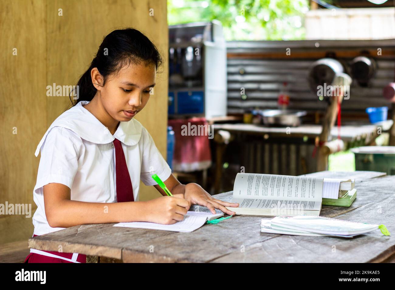 Un indigente studente filippino di Batangas, Filippine Foto Stock