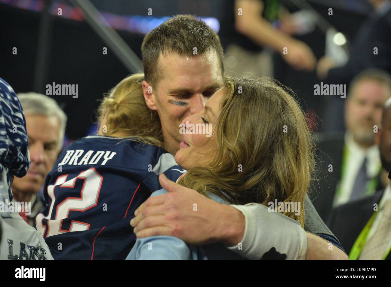 Foto del file - Tom Brady festeggia con la moglie Gisele Bundchen dopo aver sconfitto i Falcons al Super Bowl li all'NRG Stadium di Houston, Texas, USA, il 5 febbraio 2017. - Il supermodel brasiliano Gisele Bundchen e la stella NFL Tom Brady ha detto Venerdì, Ottobre 28, 2022 stanno divorziando dopo 13 anni di matrimonio. Foto di Lionel Hahn/ABACAPRESS.COM Foto Stock