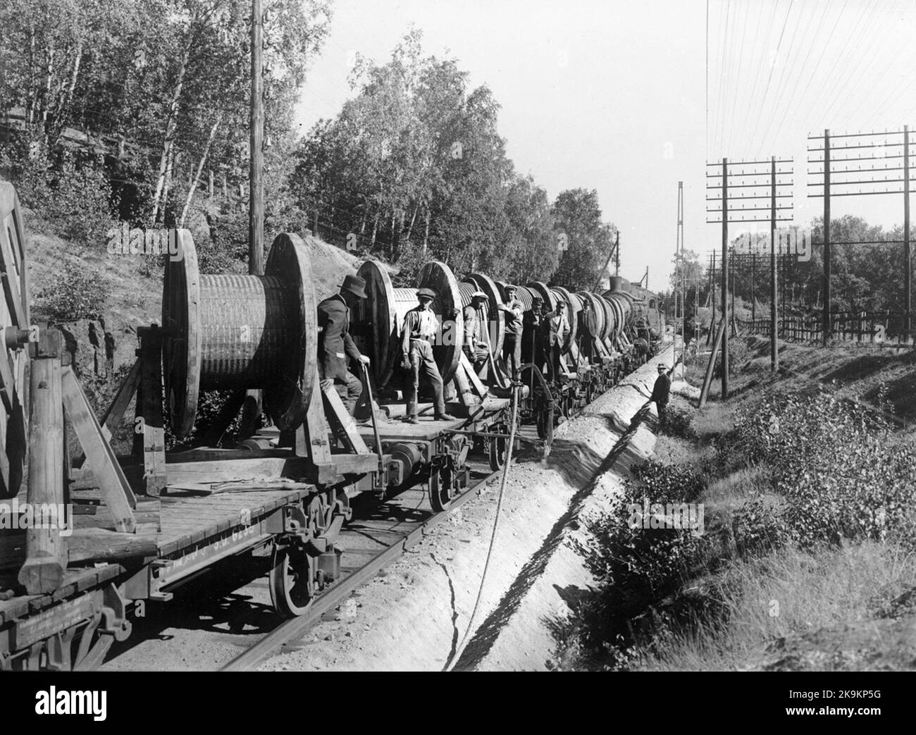 Treno Steam Locker. Lavori di chiusura del cavo telefonico sul terrapieno lungo la linea ferroviaria tra Stoccolma e Gothenburg. Questo lavoro è stato fatto in occasione dell'elettrificazione della linea principale occidentale. Foto Stock