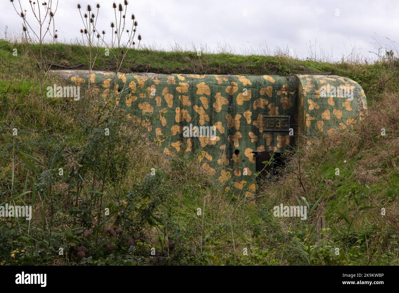 Everdingen, Paesi Bassi - 05 ottobre 2022: Nuova linea idrica olandese (Waterlinie - VIS Casemate Diefdijk Sud). Va dal Zuiderzee (vicino a Muiden) al D. Foto Stock