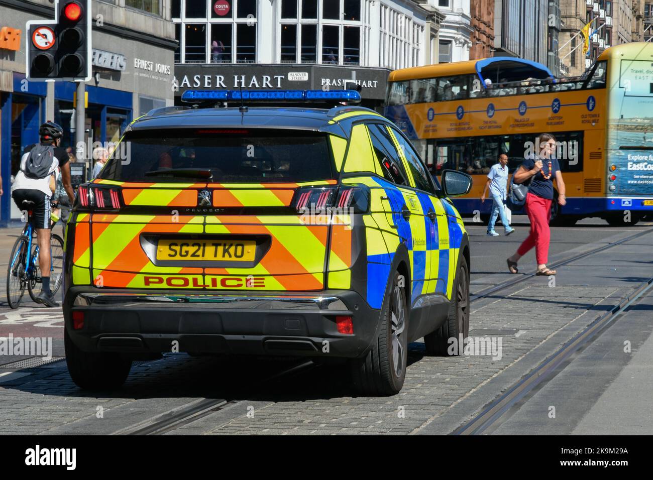 Polizia Scozia Peugeot 3008 Police Car su Princes Street Edinburgh Foto Stock