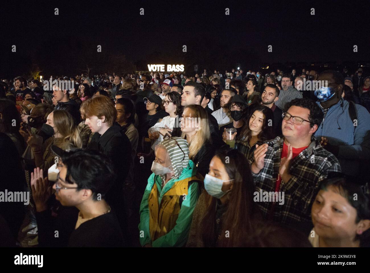 Playa Vista, Stati Uniti. 28th Ott 2022. Una visione generale dell'atmosfera al candidato Mayoral di Los Angeles Karen Bass GOTV Rally con il senatore americano Bernie Sanders ospitato dal California Working Families Party tenutosi al Playa Vista Central Park Bandshell il 27 ottobre 2022 a Playa Vista, Los Angeles, California, Stati Uniti. Credit: Image Press Agency/Alamy Live News Foto Stock