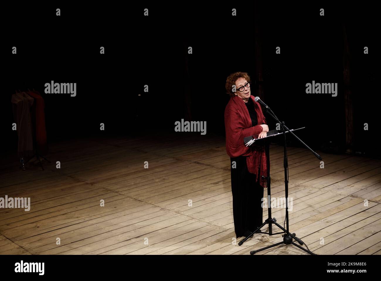 Paraloup (Cuneo), Italia. Luglio 26, 2018. L'attrice teatrale Laura Curino sul palco di Paraloup (Cuneo) Foto Stock