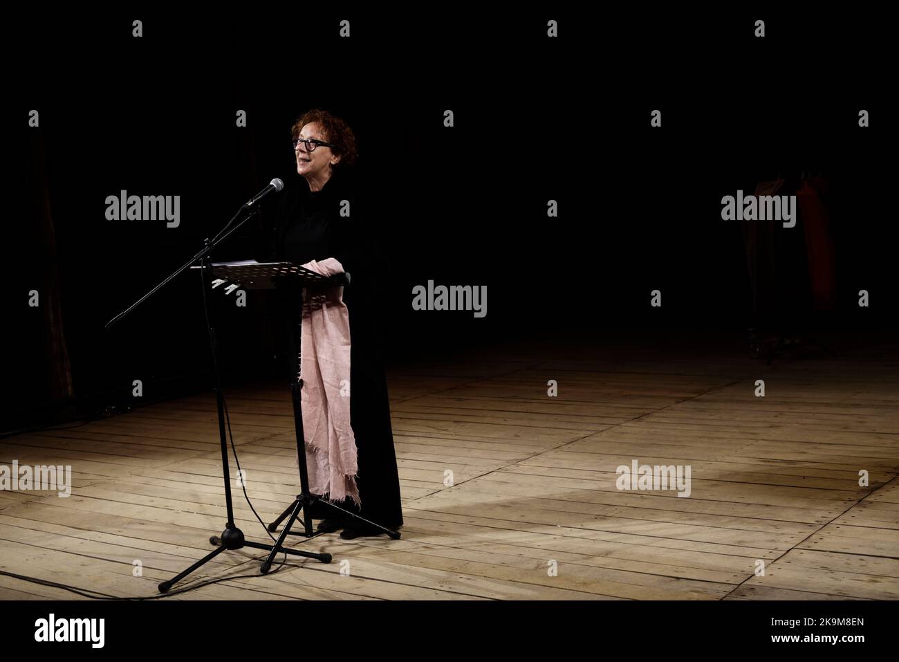 Paraloup (Cuneo), Italia. Luglio 26, 2018. L'attrice teatrale Laura Curino sul palco di Paraloup (Cuneo) Foto Stock