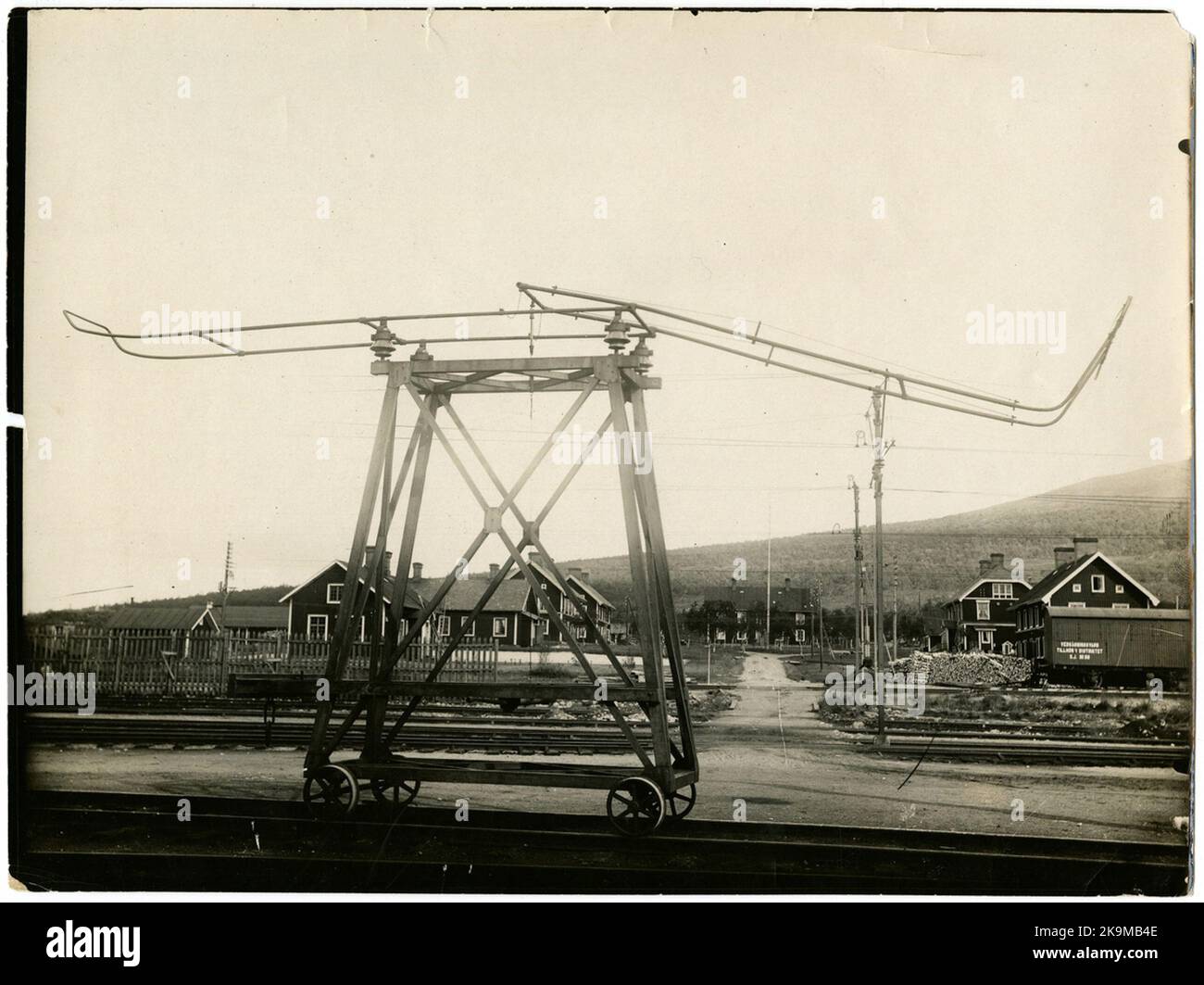 Tekla' di fronte alla location. Devozione usata quando una locomotiva elettrica doveva essere utilizzata in o fuori da un sito di locomotiva che mancava la linea di contatto all'interno della stalla. Foto Stock