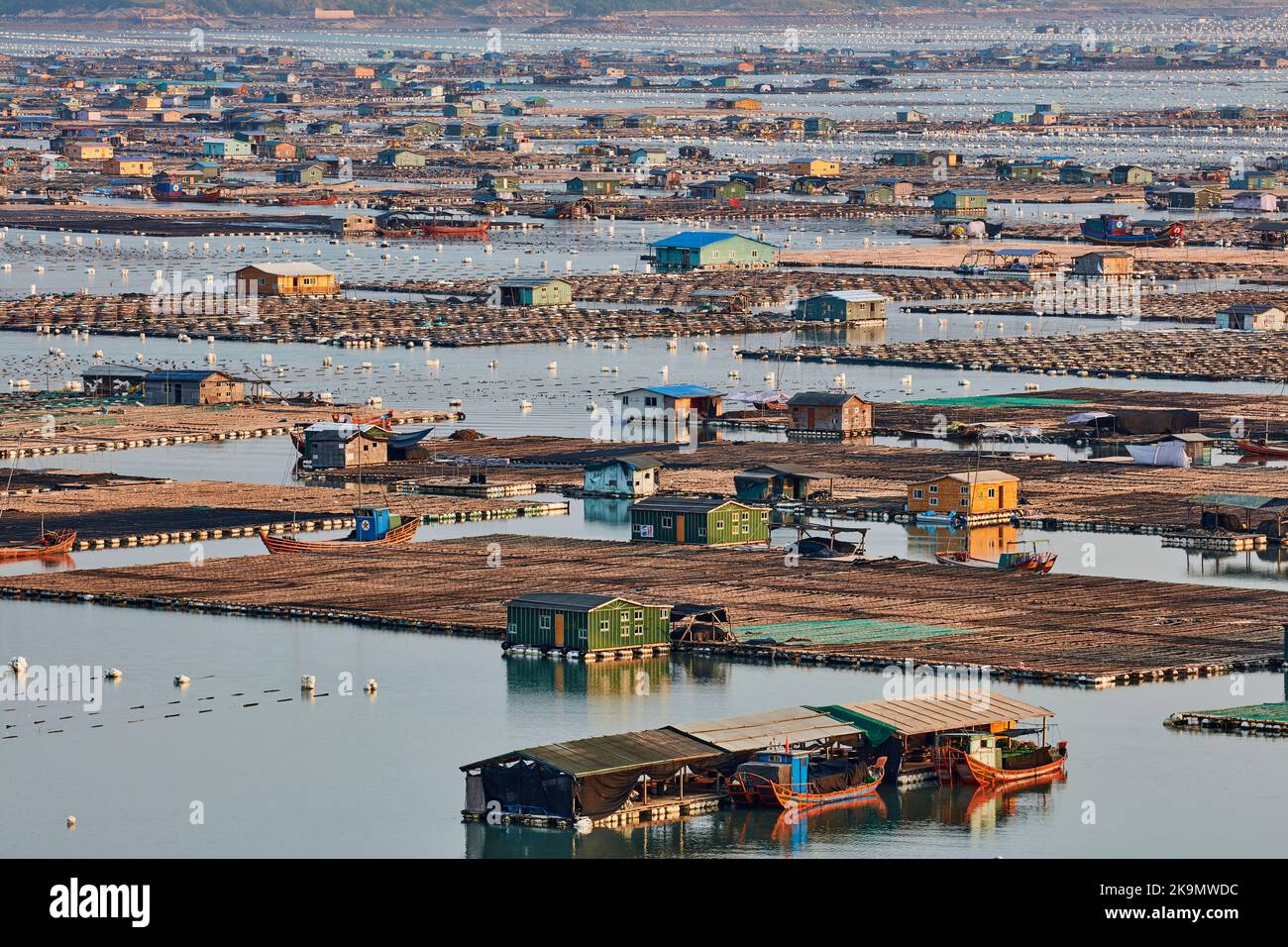 Città galleggiante nella zona di Xiapu Foto Stock