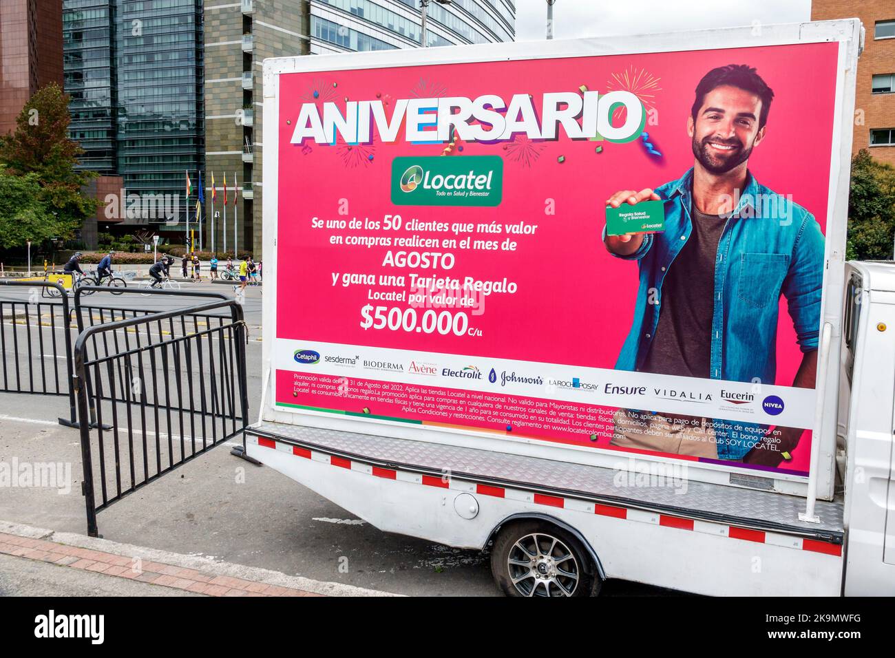 Bogota Colombia, Usaquen Avenida Carrera 7, Locatel supermercato farmacia segno affissioni informazioni promozione pubblicità, colombiani Foto Stock