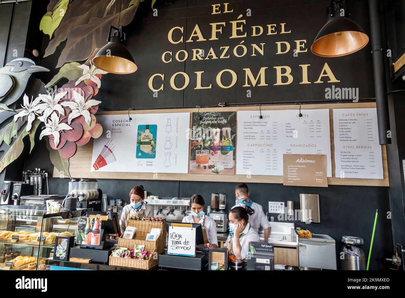 Bogota Colombia, Usaquen Avenida Carrera 7 Cafe Quindio coffee counter barista baristas all'interno, ristorante ristoranti mangiare fuori c Foto Stock