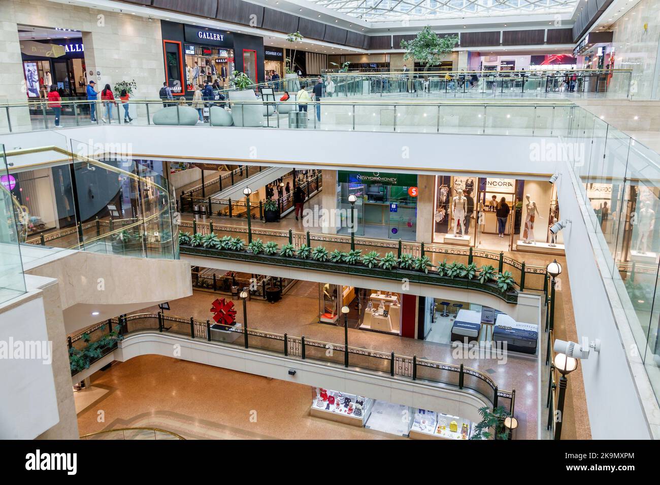 Bogota Colombia, Chapinero Centro commerciale Andino Shopping Mall interno all'interno di più livelli, negozi di lusso negozi business sh Foto Stock