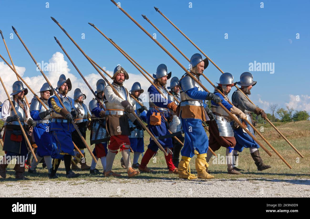 PALMANOVA, Italia - 4 settembre 2022: Rievocatori dopo la battaglia durante la rievocazione storica annuale del XVII secolo Foto Stock