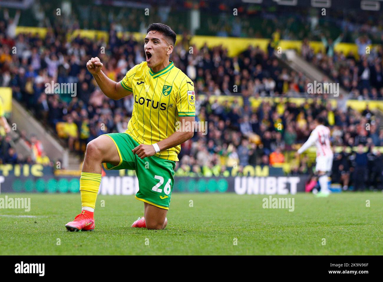 Norwich, Regno Unito. 29th Ott 2022. Marcelino Nunez di Norwich City celebra il terzo gol di Norwich della partita segnata da Gabriel Sara di Norwich City durante la partita del campionato Sky Bet tra Norwich City e Stoke City a Carrow Road il 29th 2022 ottobre a Norwich, Inghilterra. (Foto di Mick Kearns/phcimages.com) Credit: PHC Images/Alamy Live News Foto Stock