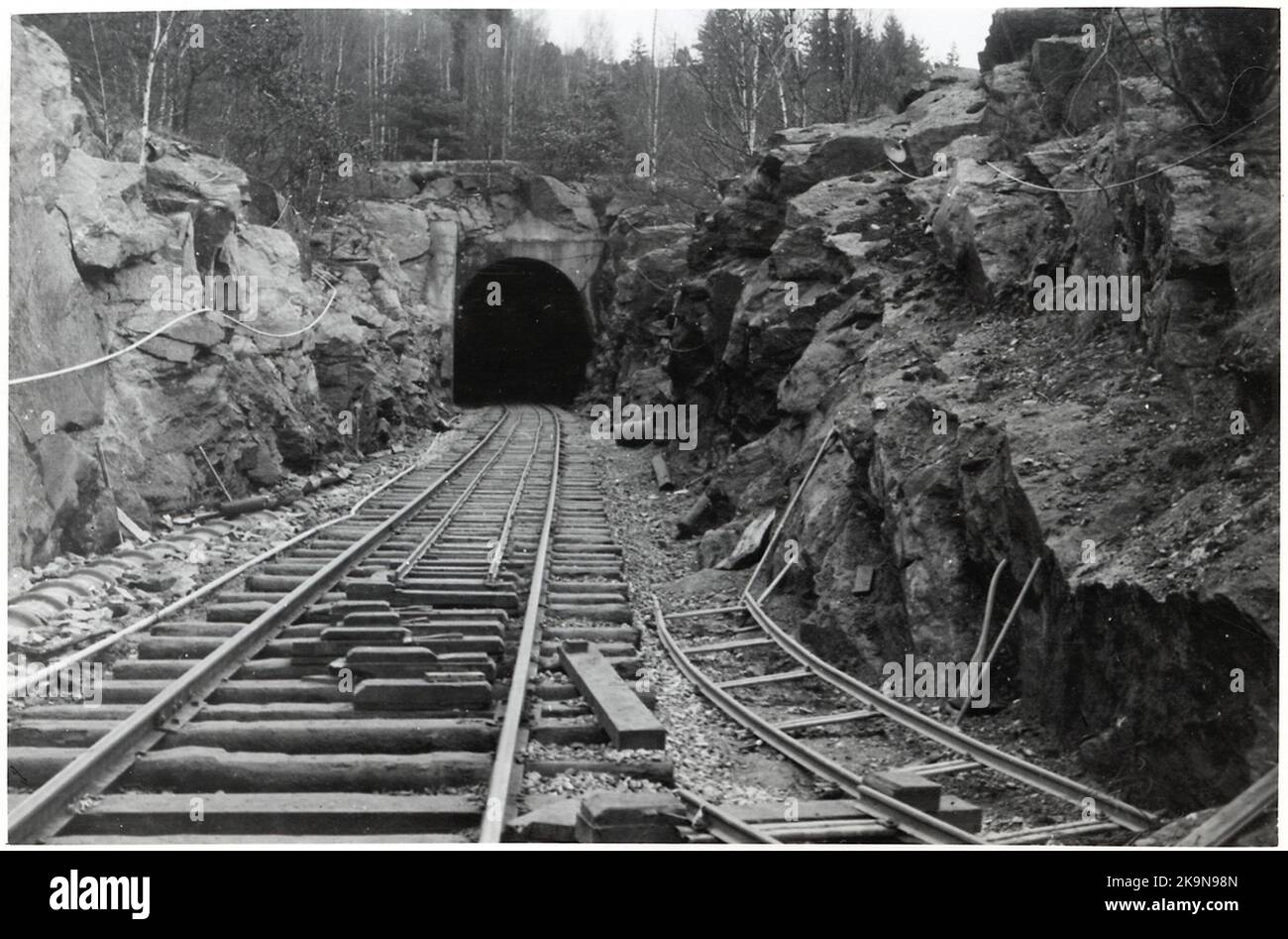 Bohusbanan, lavori in pista al Tunnel Amdal, ingresso Södra, sulla linea tra Stenungsund e Ljungskile. Il sistema di binari Decauville è stato utilizzato come percorso provvisorio durante il lavoro. Foto Stock