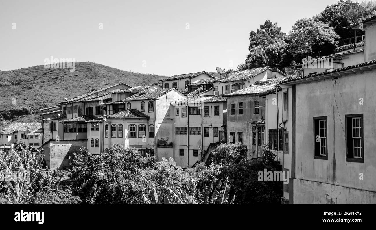 Ouro Preto, Brasile. Vista sul retro degli edifici residenziali. Fotografia in bianco e nero. Foto Stock