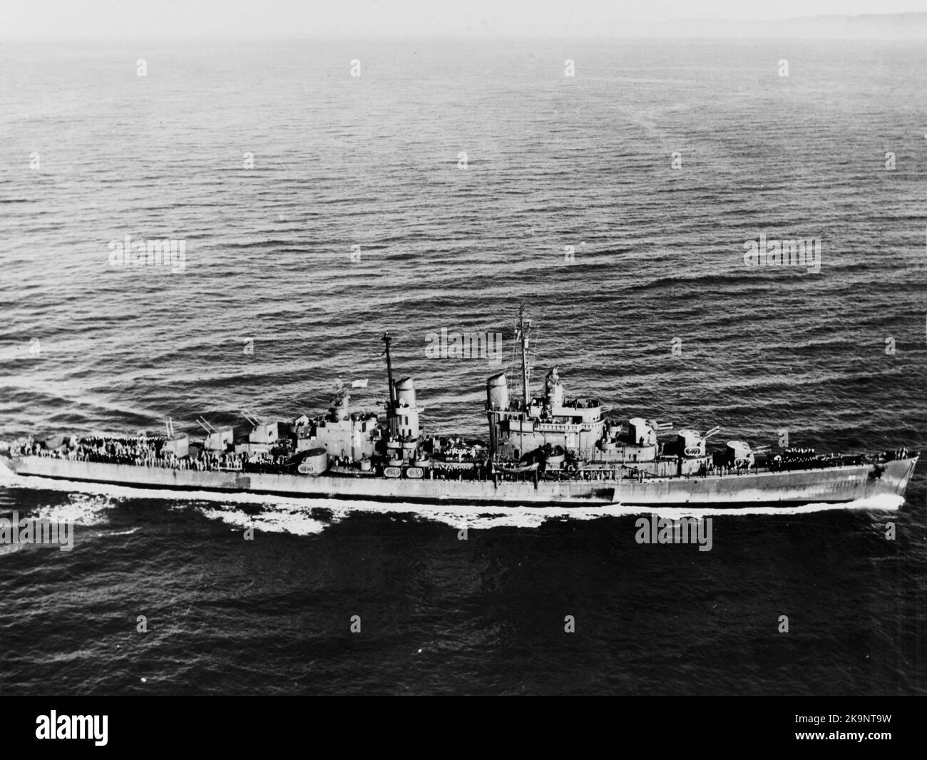 USS San Diego in corso nel 1944 la seconda USS San Diego (CL-53) fu un incrociatore leggero di classe Atlanta della Marina degli Stati Uniti, Foto Stock