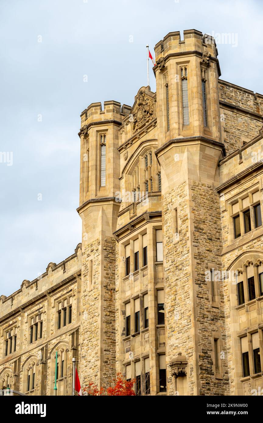 Ottawa, Ontario - 22 ottobre 2022: Connaught Building è un sito storico nazionale costruito nel 1913 in stile Tudor-Gotico nel centro di Ottawa, Canada. N Foto Stock