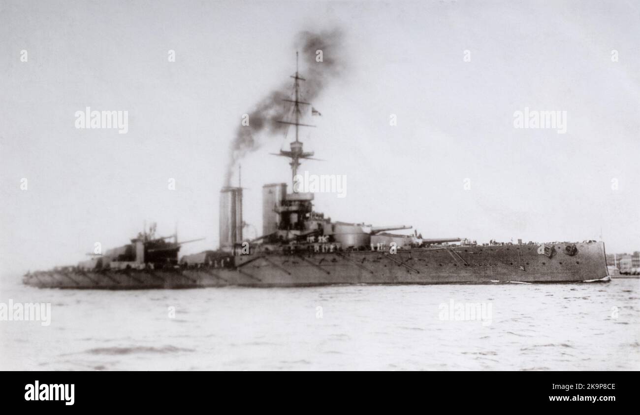 La corazzata dell'era della prima guerra mondiale HMS King George V. ha lunato in 1911 ed ha commissionato in 1912, ha servito nella marina reale fino a che non sia stato demolito in 1926. Foto Stock