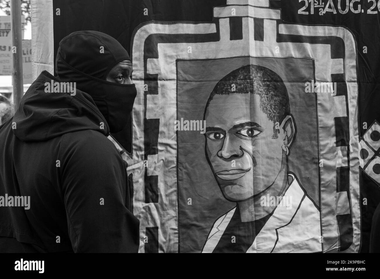 I genitori di Chris Kaba, Oladeji Omisore, Matthew Leahy, Jack Susianta e Leon Patterson consegnano una lettera firmata a Downing Street. Londra/UK 29th Ottobre 2022, Aubrey Fagon/Alamy Live News Foto Stock