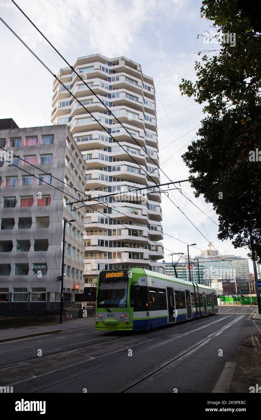 Croyden One Building con tram Croyden London Foto Stock